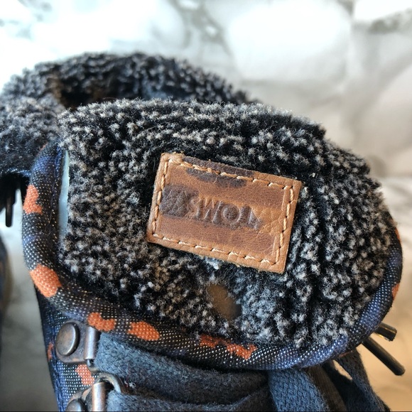 Toms Women’s High Top Ankle Shoes Fleece Lined Blue Pink Leopard Print - Picture 11 of 16